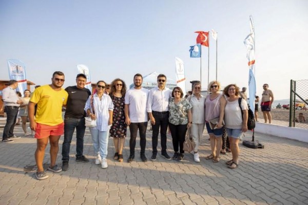 Dikili plajlarına 2 Mavi Bayrak daha