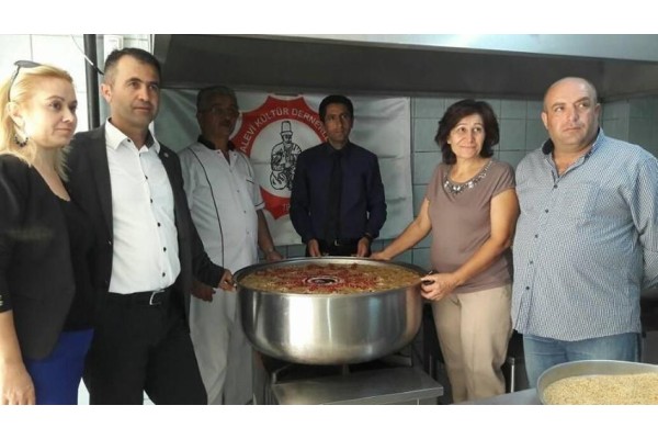 SÜSLÜ’DEN AŞURE HAYRINA DAVET