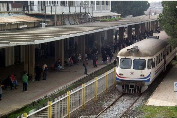 ALİAĞALI MEMUR TREN GARINDA ÖLÜ BULUNDU