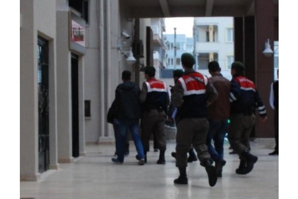 İNSAN TACİRLERİ YAKALANDI