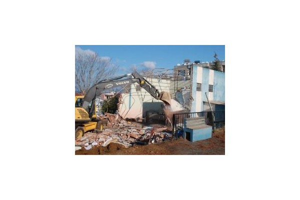 Spor salonu yıkıldı ek bina yapılacak