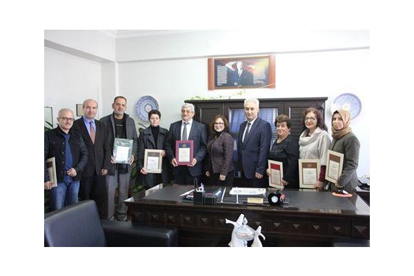 EMEKLİ ÖĞRETMENLERE HİZMET ŞEREF BELGESİ