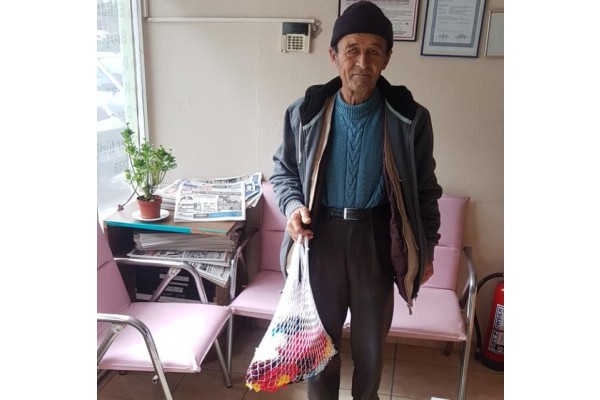 KENDİ ÖRDÜĞÜ FİLELERLE BÜTÇESİNE KATKI SAĞLIYOR