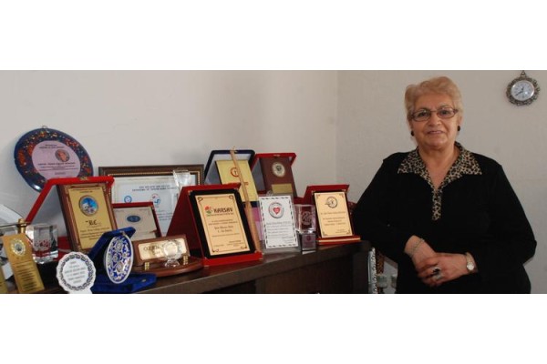 ATACAN, “BANA AŞKI ANLAT DESELER ŞİİR DERİM”