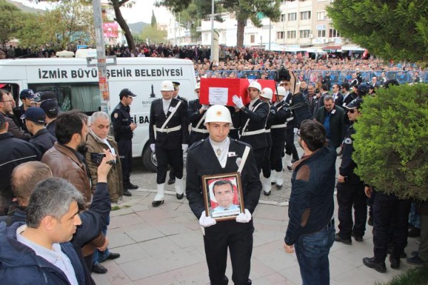 BİNLERCE BERGAMALI ŞEHİDİNİ UĞURLADI