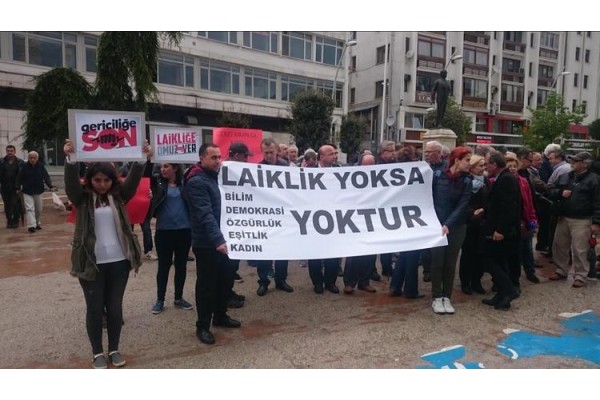 KESK’İN LAİKLİK MİTİNGİNE ALİAĞA’DAN DESTEK