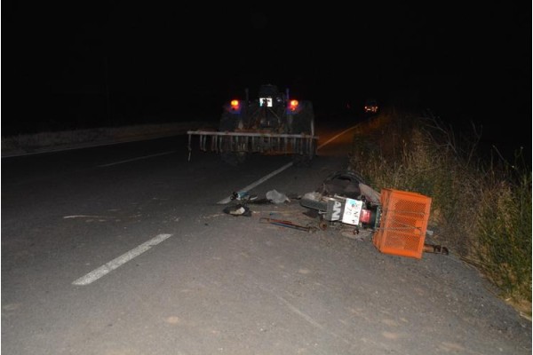 MOTOSİKLET İLE TRAKTÖR ÇARPIŞTI: 1 YARALI