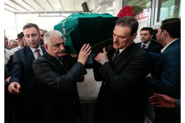 ÖZALAN SON YOLCULUĞUNA UĞURLANDI