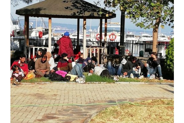 53 DÜZENSİZ GÖÇMEN YAKALANDI