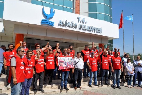 İŞÇİLER BELEDİYE ÖNÜNDE ŞAVUR’U ANDI