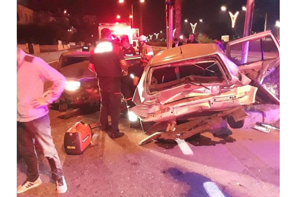 TRAFİK KAZASI: 1 ÖLÜ, 5 YARALI