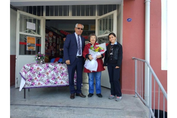 ÖDÜLLÜ YAZAR, ÖĞRENCİLERLE BULUŞTU