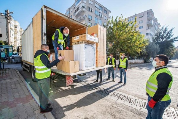 DEPREMZEDELERE BEYAZ EŞYA DESTEĞİ SÜRÜYOR