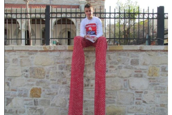 Demokrasi Meydanı'nda 3,5 metrelik bir genç...