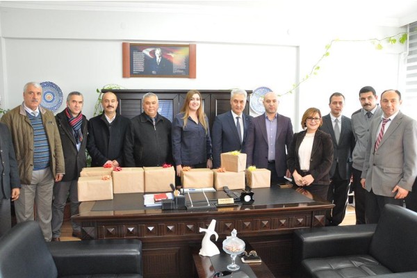 PETKİM'DEN OKUL KÜTÜPHANELERİNE KİTAP