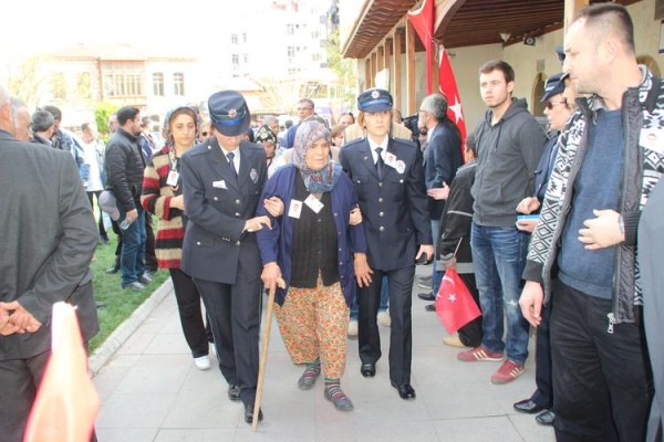 KALBİ ŞEHİT OĞLUNUN ACISINA DAYANAMADI