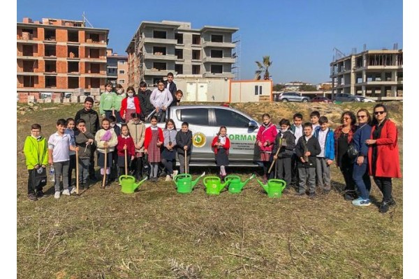 PETKİM İLKOKULU’NDAN FİDAN DİKİMİ ETKİNLİĞİ