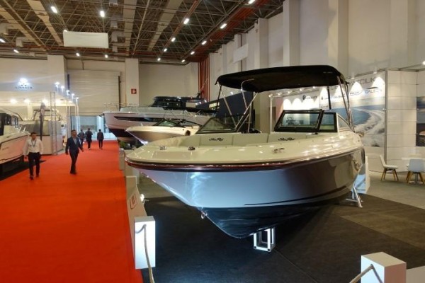 Son model tekneler İzmir'deki fuarda sergileniyor