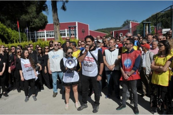 Öğretmen ve velilerden TED Koleji’ni protesto