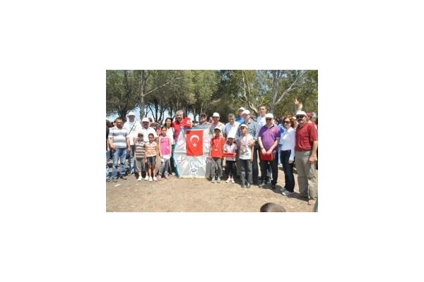 UÇURTMALAR GÖKYÜZÜNÜ ŞENLENDİRDİ