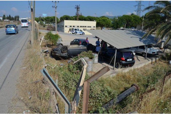 OTOMOBİL OTOPARKA UÇTU