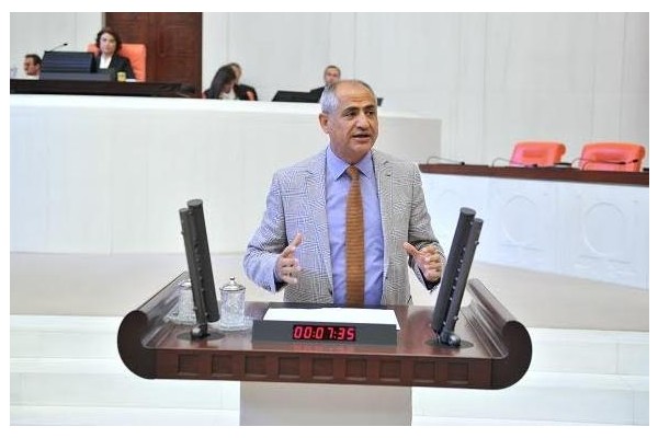 "SENDİKALAŞMA ANAYASAL DEĞİL TEHDİTLE YÜRÜYOR"