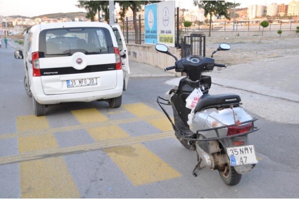 MOTOSİKLET ARACA ÇARPTI