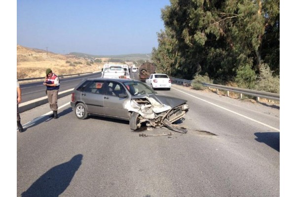 OTOMOBİL BARİYERLERE ÇARPTI: 1 YARALI