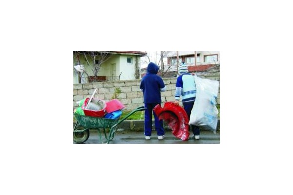 HURDACILAR  ÇOCUKLARI KULLANIYOR!