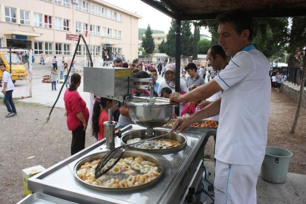 ŞEHİDİN OKULUNDA LOKMA HAYRI