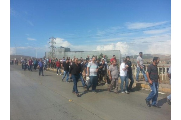 SİDER İŞÇİLERİ BU KEZ FABRİKA ÖNÜNDE EYLEMDE