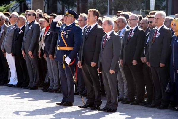 CUMHURİYET BAYRAMI RESMİ TÖRENLE KUTLANDI