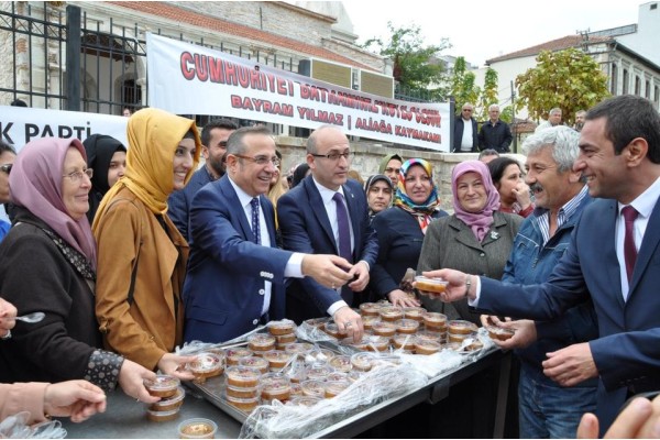 SÜREKLİ, AŞURE DAĞITTI