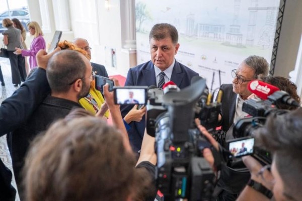 Tugay'dan Süt Kuzusu ve İZBAN açıklaması