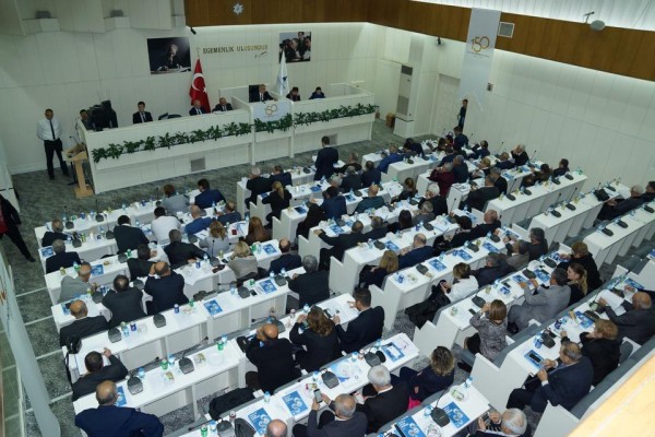 İZMİR'DE SUYA YÜZDE 10 ZAM