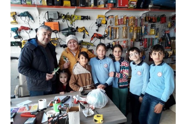 ÖĞRENCİLERDEN ESNAFA, ESNAFTAN DOĞAYA HEDİYE
