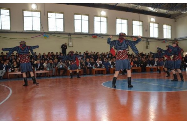 ÇOCUK MAHKÛMLARA YILBAŞI EĞLENCESİ