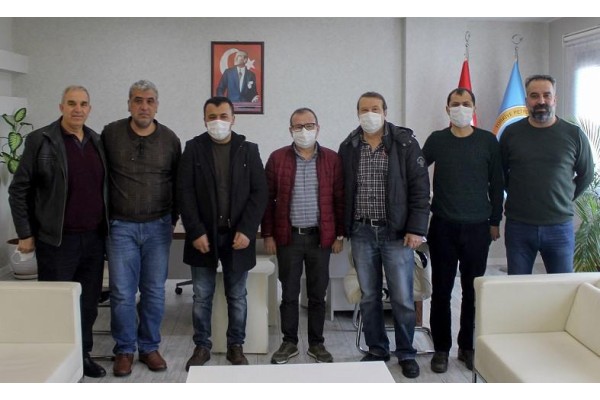 PETROL İŞ’TEN EMEKLİ OLAN PERSONELE PLAKET