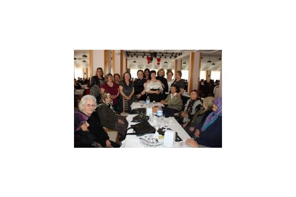 Yardımsevenler yaşlıları unutmadı