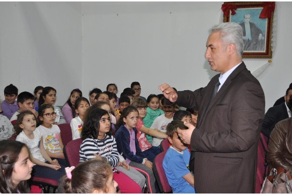 ÖĞRENCİLERE TRAFİK BİLİNCİ AŞILANIYOR