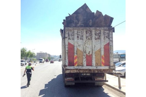 BİR AYDA 123 HURDA KAMYONU DENETLENDİ