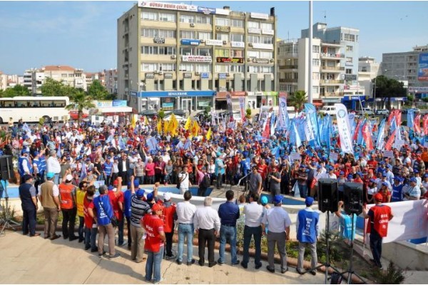 1 MAYIS COŞKUYLA KUTLANACAK