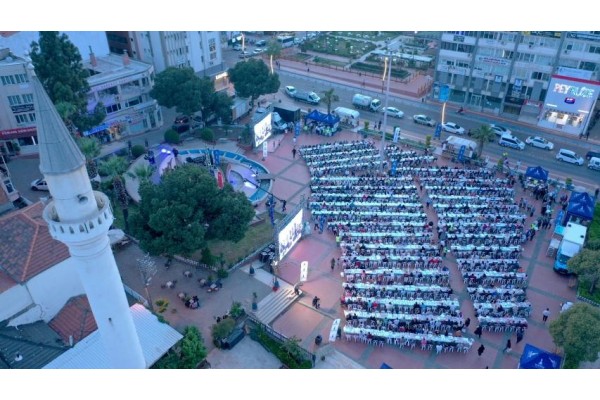 BÜYÜKŞEHİRDEN 3 BİN KİŞİLİK İFTAR SOFRASI