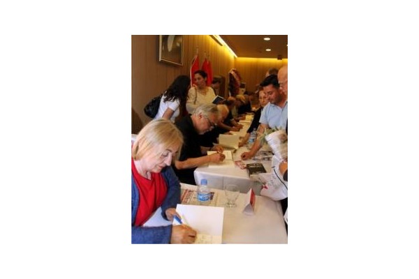 Meslektaşları Balbay için imzaladı