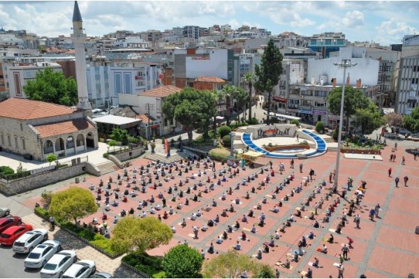 SOSYAL MESAFELİ CUMA NAMAZI