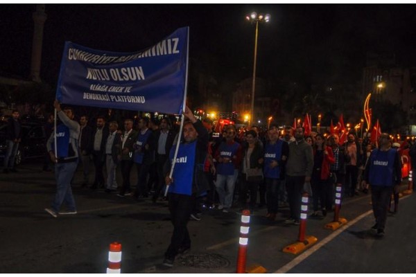 DEMOKRASİ PLATFORMU’NDAN FENER ALAYI