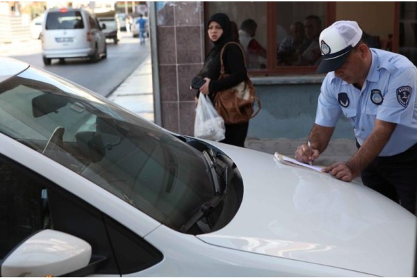 BAYRAKLI’DA YANLIŞ PARKA İZİN YOK