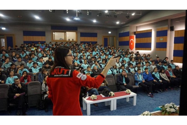 AKUT, DEPREME KARŞI BİLİNÇLENDİRDİ