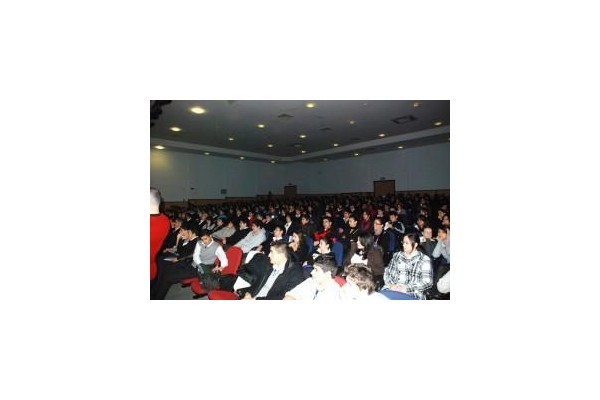 Öğrenciler terör seminerinde...