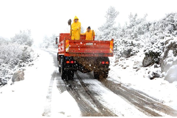 İZMİR'DE KAR YAĞIŞI